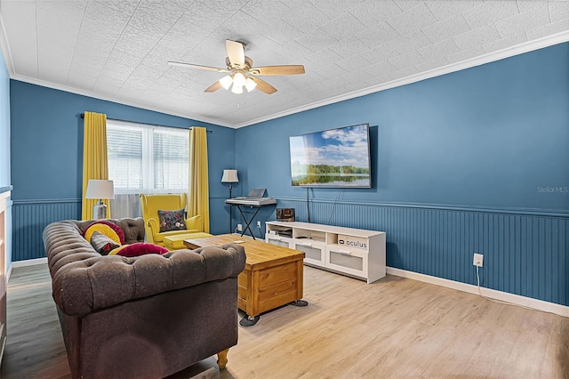 826 Cherokee Cir, Sanford, FL 32773 - living room featuring wood finished floors, ceiling fan, ornamental molding, and wainscoting