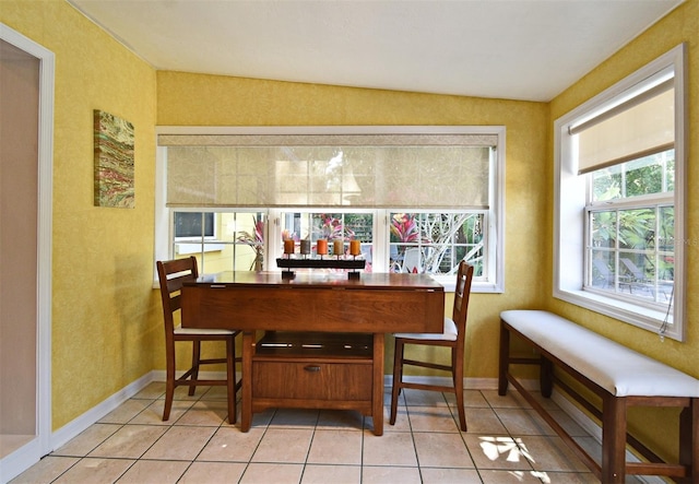 2810 Nancy St, Orlando, FL 32806 - bar area with tile patterned floors and baseboards