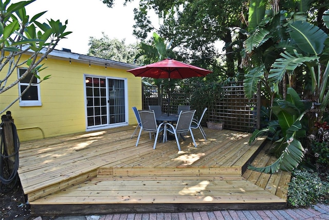 2810 Nancy St, Orlando, FL 32806 - deck featuring outdoor dining area