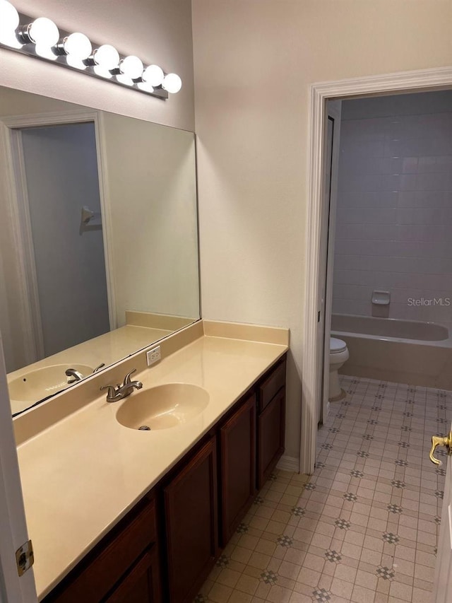 2143 Autumn View Dr, Orlando, FL 32825 - bathroom featuring toilet, vanity, a bathtub, and tile patterned floors