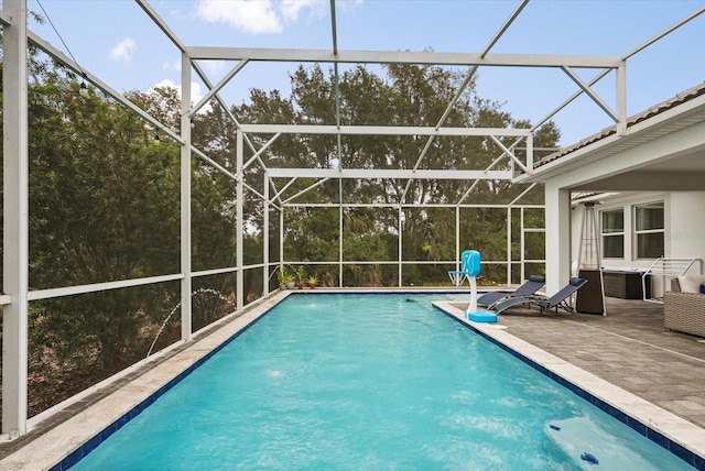 8811 Bally Neal Loop, Davenport, FL 33896 - outdoor pool with a patio area and glass enclosure