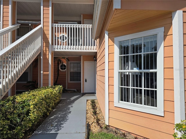 8704 Knightsbridge Ct Unit B, Kissimmee, FL 34747 - view of exterior entry featuring a balcony