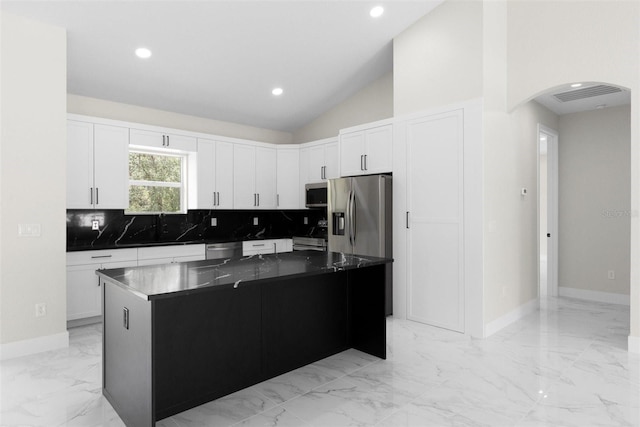 13619 SW 78th Pl, Dunnellon, FL 34432 - kitchen with stainless steel appliances, arched walkways, tasteful backsplash, dark countertops, and recessed lighting