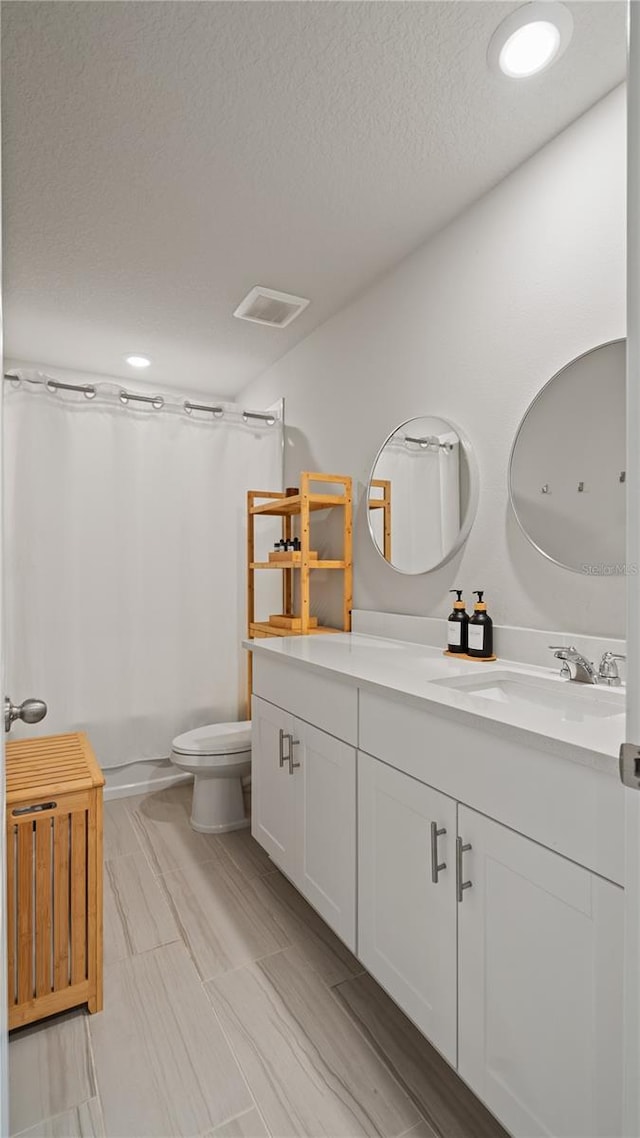 5291 Meredrew Ln, Saint Cloud, FL 34771 - bathroom featuring double vanity, toilet, a textured ceiling, and shower / tub combo with curtain