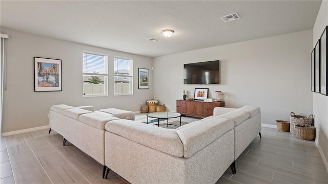 5291 Meredrew Ln, Saint Cloud, FL 34771 - living area with baseboards