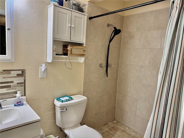 2 Clear Pl, Ocala, FL 34472 - full bathroom with a tile shower, vanity, toilet, and a textured wall