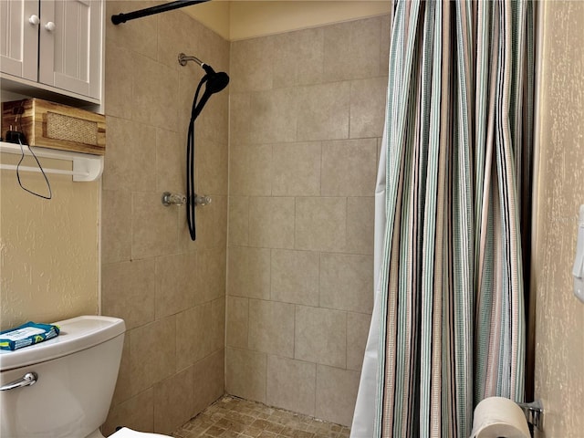 2 Clear Pl, Ocala, FL 34472 - bathroom with a tile shower and toilet