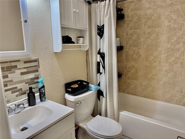 2 Clear Pl, Ocala, FL 34472 - full bathroom featuring a textured wall, toilet, shower / bath combo, vanity, and tasteful backsplash