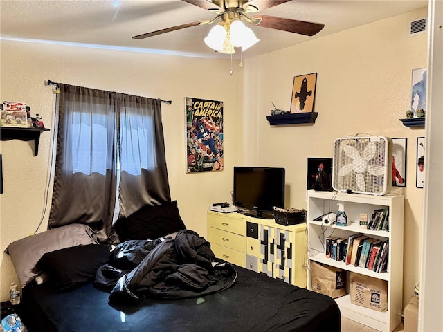 2 Clear Pl, Ocala, FL 34472 - bedroom with a ceiling fan