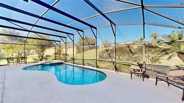 8520 La Isla Dr, Kissimmee, FL 34747 - view of pool featuring a patio area, a pool with connected hot tub, and glass enclosure
