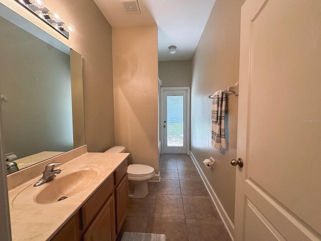 2585 Woodside Ridge Dr, Apopka, FL 32712 - bathroom with toilet, vanity, tile patterned floors, and baseboards