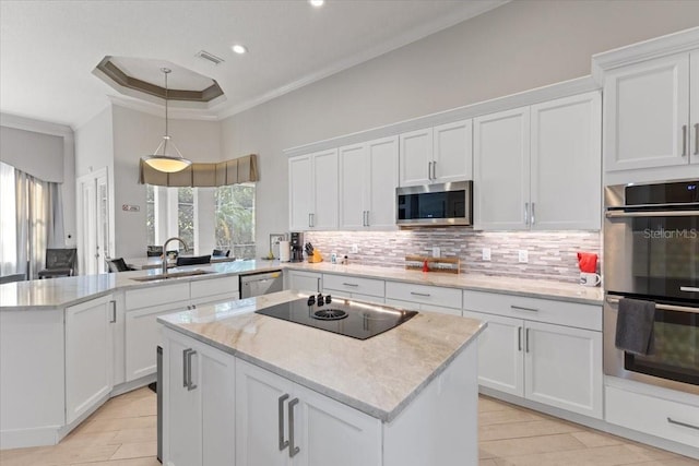 2046 Westover Reserve Blvd, Windermere, FL 34786 - kitchen with appliances with stainless steel finishes, a sink, a peninsula, a kitchen island, and backsplash