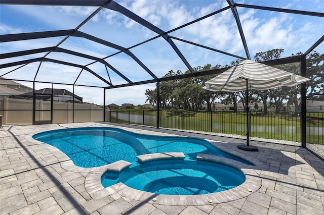 10815 Laxer Cay Loop, San Antonio, FL 33576 - view of pool featuring a pool with connected hot tub, a patio area, and a lanai