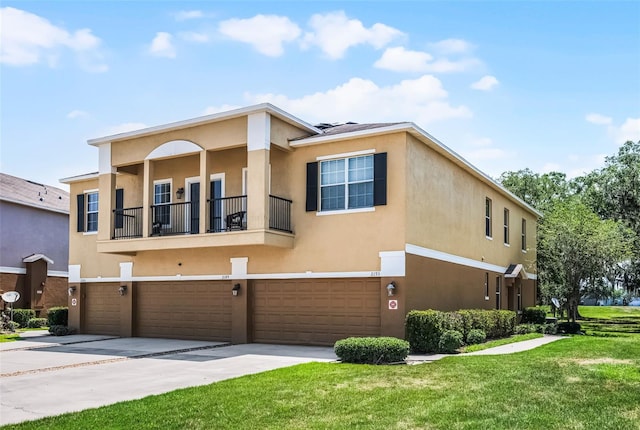 2193 Betsy Ross Ln, Saint Cloud, FL 34769 - view of property featuring concrete driveway, a balcony, stucco siding, and a front lawn