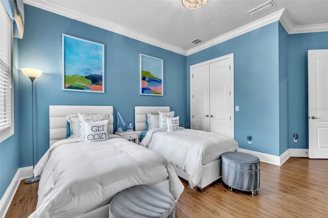 9729 Lake Hugh Dr, Gotha, FL 34734 - bedroom with baseboards, wood finished floors, ornamental molding, and a closet
