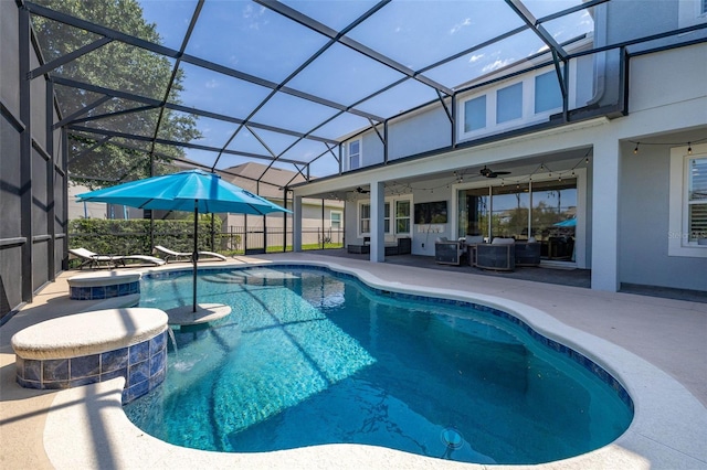5365 Bowman Dr, Winter Garden, FL 34787 - view of pool featuring a patio area, ceiling fan, a pool with connected hot tub, and a lanai