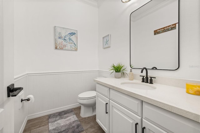 5365 Bowman Dr, Winter Garden, FL 34787 - bathroom with toilet, vanity, wainscoting, wood finished floors, and crown molding