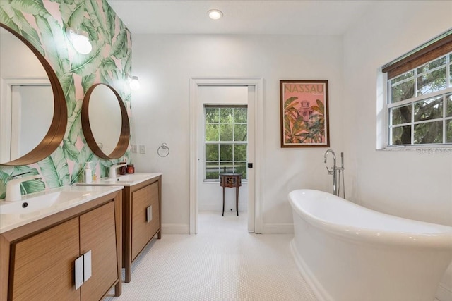1550 Bluewater Run, Chuluota, FL 32766 - full bath with double vanity, a soaking tub, and healthy amount of natural light