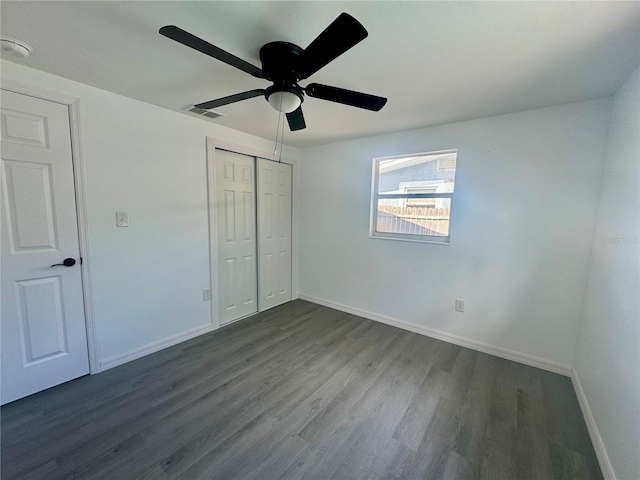 804 Starke Lake Cir, Ocoee, FL 34761 - unfurnished bedroom featuring dark wood finished floors, baseboards, a closet, and a ceiling fan