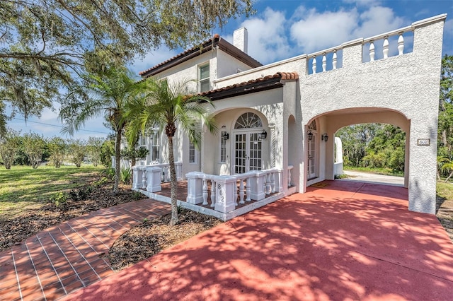 802 S 10th St, Haines City, FL 33844 - view of front of house featuring stucco siding, a chimney, and central AC