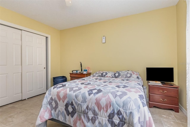 1910 Palm View Dr, Apopka, FL 32712 - bedroom featuring a closet and ceiling fan