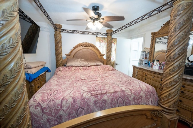 bedroom featuring a ceiling fan