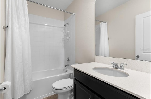 601 Watusi Way, Saint Cloud, FL 34772 - full bathroom with vanity, shower / tub combo with curtain, and toilet