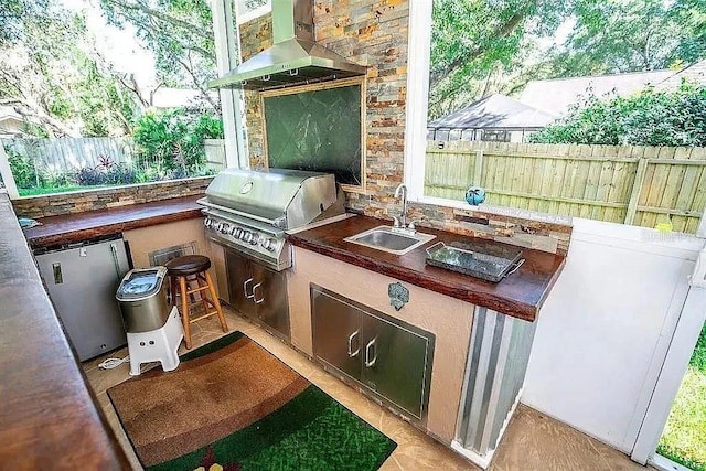 3009 Ridgevale Cir, Valrico, FL 33596 - view of patio / terrace featuring a sink