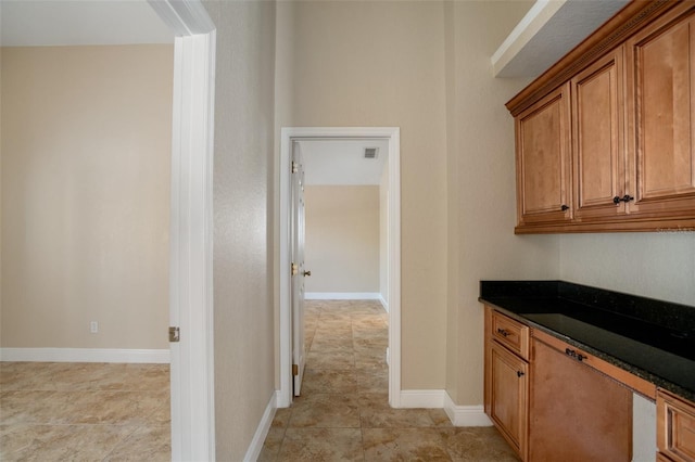 2830 Alton Dr, Kissimmee, FL 34741 - bar featuring baseboards, light tile patterned flooring, and arched walkways
