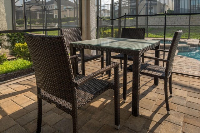 1836 Sandy Park Trl, Kissimmee, FL 34747 - sunroom with outdoor dining area