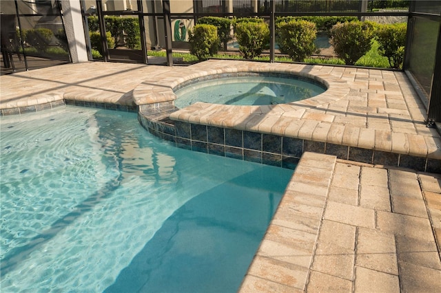 1836 Sandy Park Trl, Kissimmee, FL 34747 - swimming pool with an in-ground hot tub, a lanai, and a patio