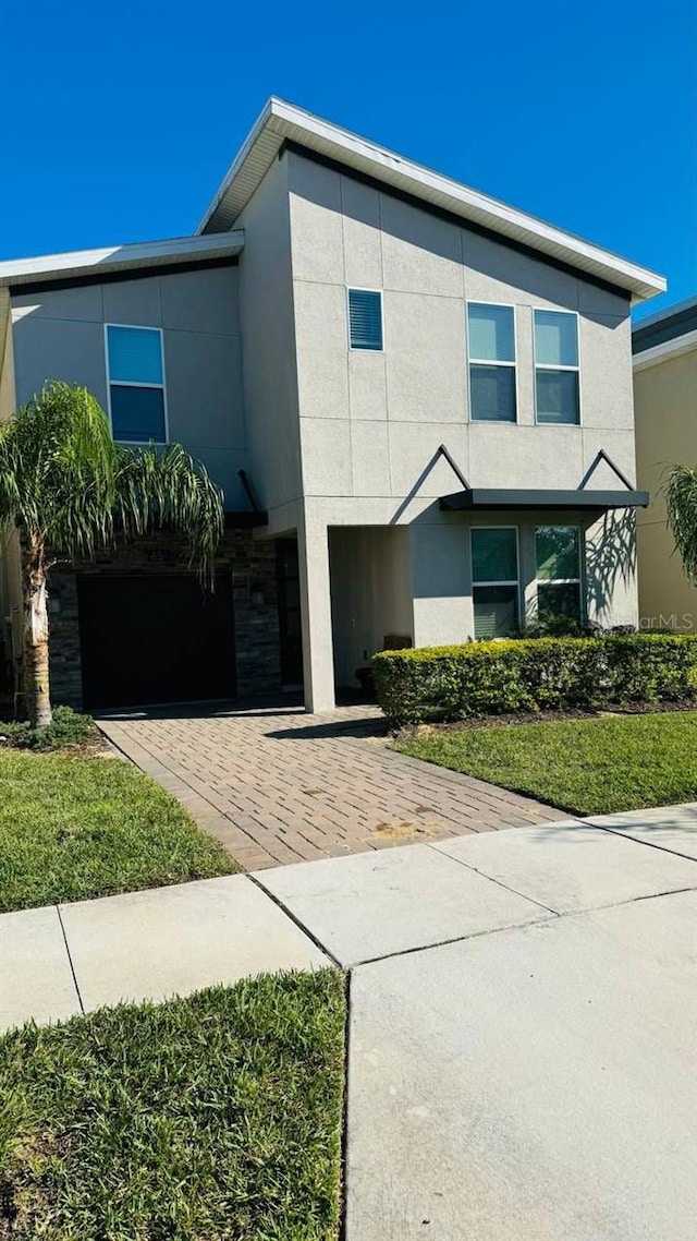 851 Drop Shot Dr, Davenport, FL 33896 - view of front of property featuring stucco siding and decorative driveway