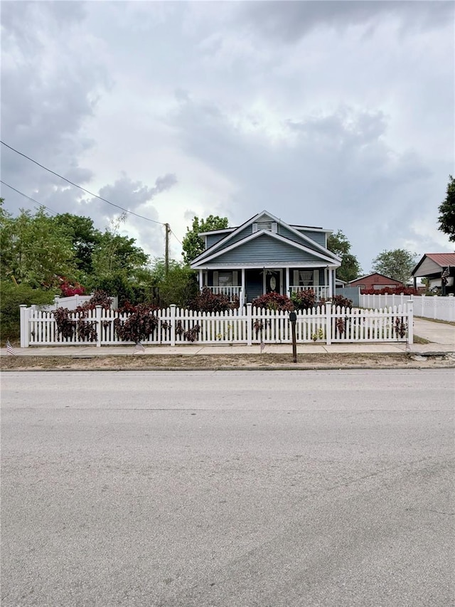 319 N Scenic Hwy, Frostproof, FL 33843 - view of front of house with a fenced front yard