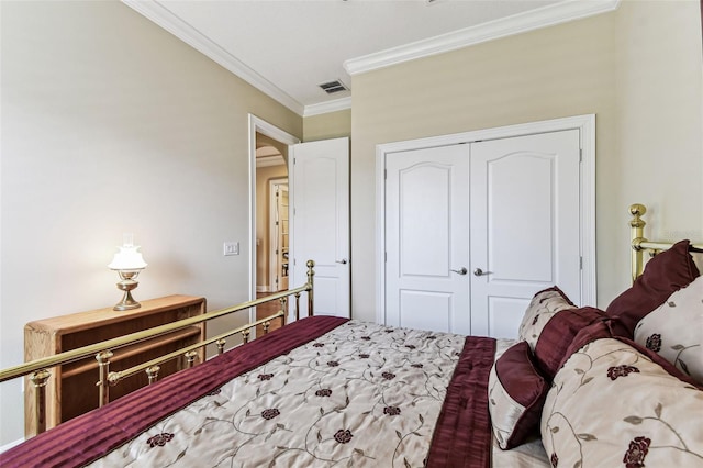 4133 Foxhound Dr, Clermont, FL 34711 - bedroom featuring crown molding and a closet