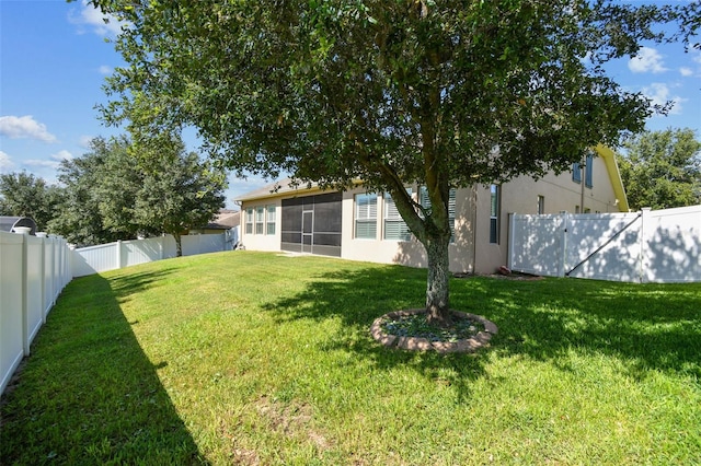 4133 Foxhound Dr, Clermont, FL 34711 - fenced backyard with a sunroom