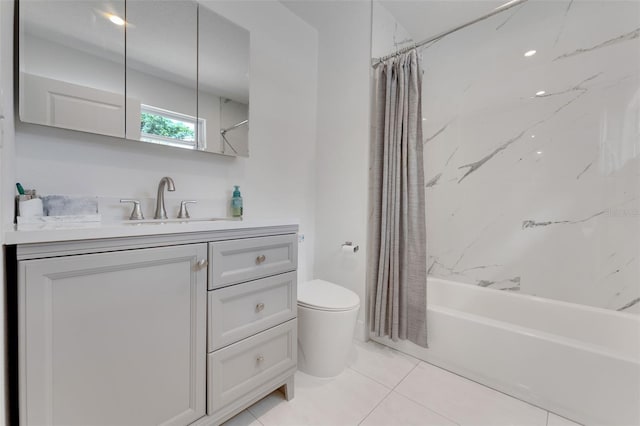 1700 Lake Markham Rd, Sanford, FL 32771 - full bath with toilet, vanity, and shower / tub combo with curtain