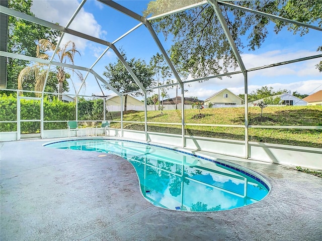 2124 Fish Eagle St, Clermont, FL 34714 - swimming pool with a patio and glass enclosure