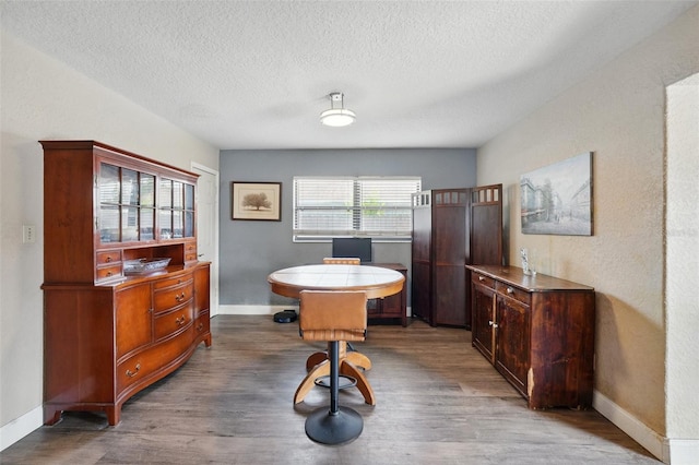 1111 Liberty Ave, Mount Dora, FL 32757 - dining space featuring dark wood-type flooring, baseboards, and a textured ceiling