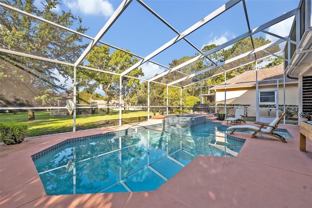 9455 Belmont Ter, Oviedo, FL 32765 - view of swimming pool featuring a pool with connected hot tub, a patio, a yard, and glass enclosure