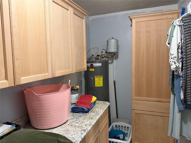 11314 Huggins St, Leesburg, FL 34788 - utility room with water heater