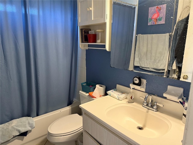 11314 Huggins St, Leesburg, FL 34788 - bathroom featuring vanity, shower / bath combo, and toilet