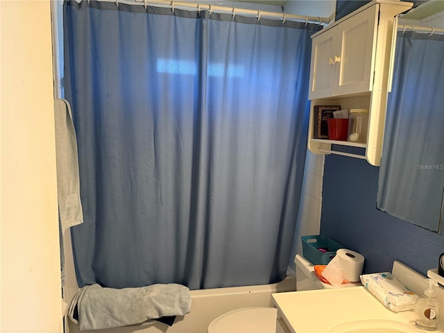 11314 Huggins St, Leesburg, FL 34788 - full bath featuring toilet, vanity, and shower / bath combo with shower curtain