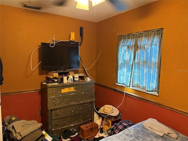 11314 Huggins St, Leesburg, FL 34788 - bedroom featuring a ceiling fan