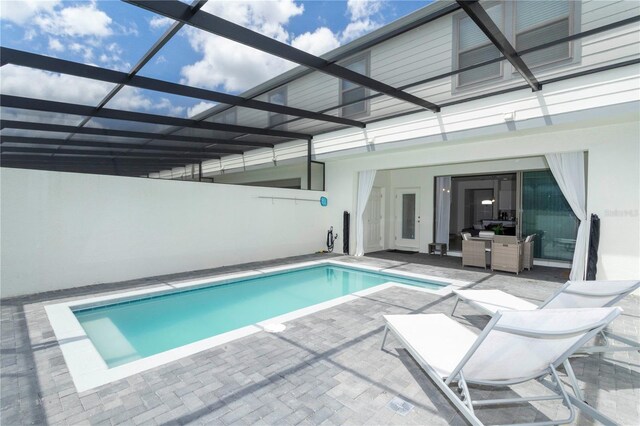 2439 Dubai St, Kissimmee, FL 34747 - swimming pool with a patio area and a lanai