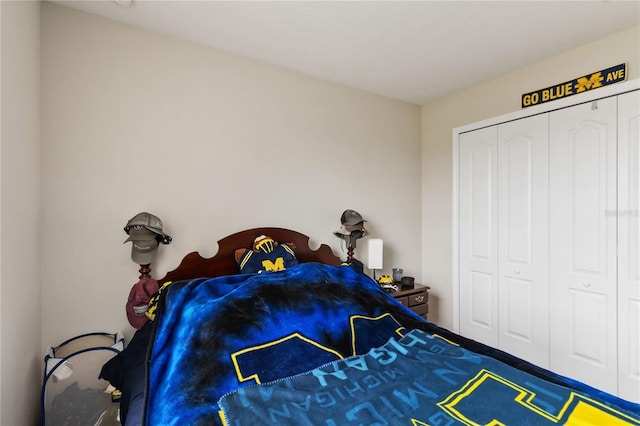 5217 Creekside Park Ave, Orlando, FL 32811 - bedroom featuring a closet