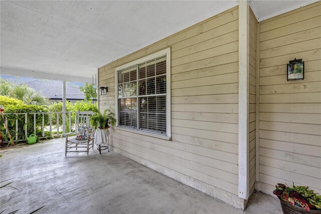 2132 Palm Vista Dr, Apopka, FL 32712 - view of covered porch