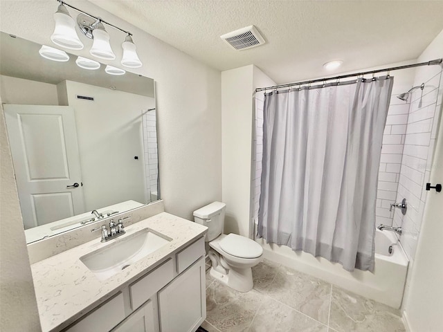 1900 Erudite Way, Winter Park, FL 32792 - full bath featuring shower / bath combination with curtain, toilet, vanity, and a textured ceiling