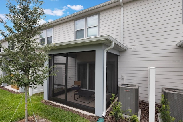 1900 Erudite Way, Winter Park, FL 32792 - back of property with a sunroom and central air condition unit