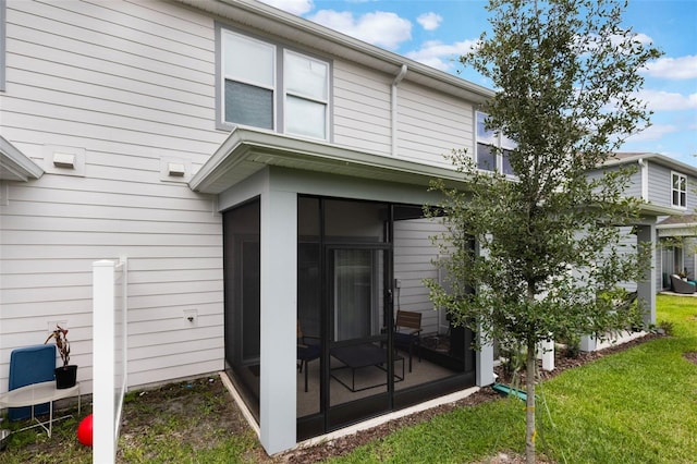 1900 Erudite Way, Winter Park, FL 32792 - rear view of property featuring a sunroom and a lawn