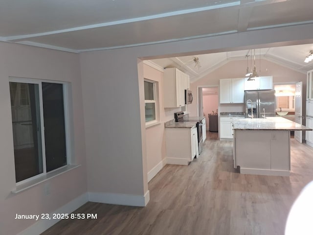 6505 Oelsner St, New Port Richey, FL 34652 - kitchen featuring appliances with stainless steel finishes, light wood-style floors, white cabinets, baseboards, and vaulted ceiling